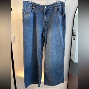 3 for $30 👖 H&M Super Wide Feather Soft Denim | Sz 33 / 16 (loose fit)(J103N19)